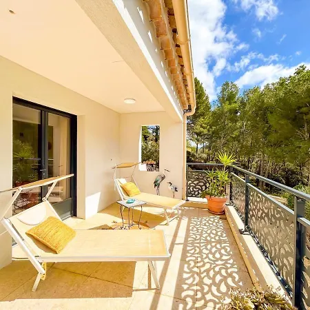 Joli T2 Avec Terrasse A Bandol