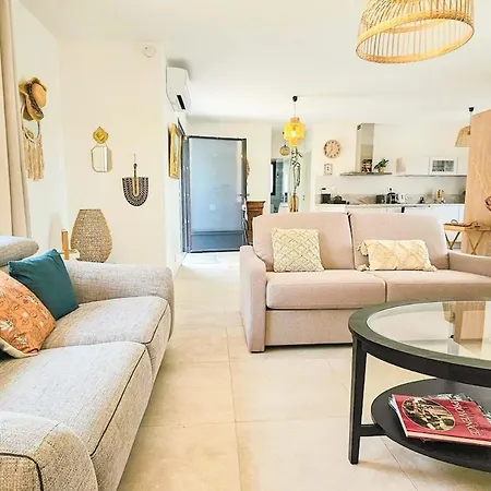 Joli T2 Avec Terrasse A Apartment Bandol