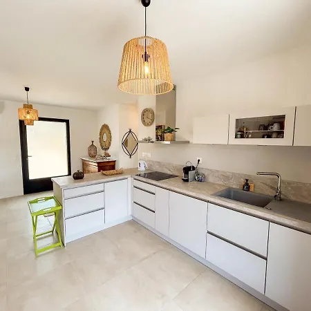Joli T2 Avec Terrasse à Appartement Bandol