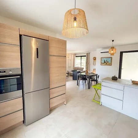 Joli T2 Avec Terrasse à Appartement Bandol