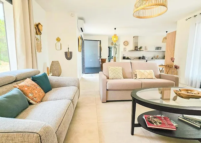 Joli T2 Avec Terrasse A Daire Bandol